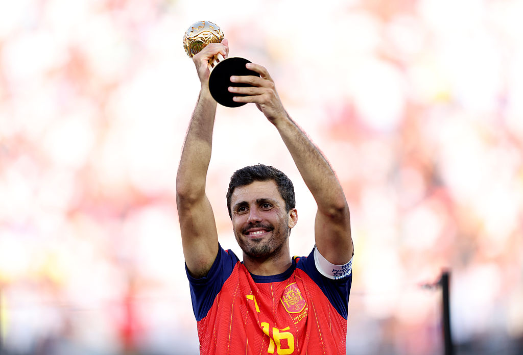 Rodri lifts his Golden Ball at the 2026 World Cup